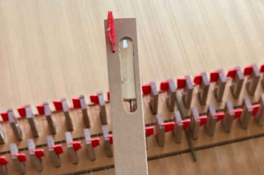 fabrication corde avec bouclette fer laiton jaune et rouge, ancien