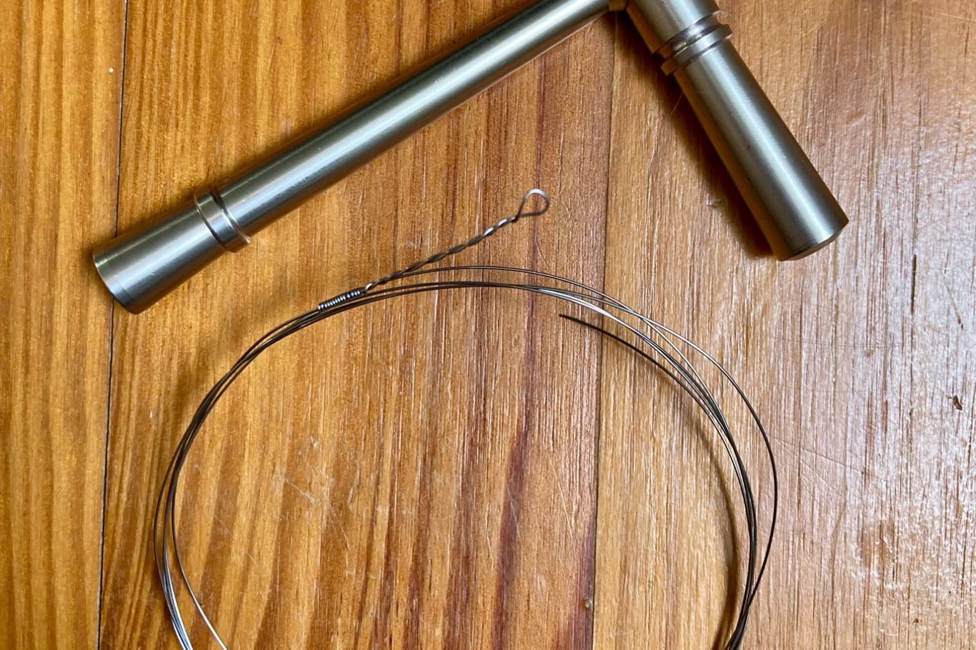 fabrication corde avec bouclette fer laiton jaune et rouge, ancien